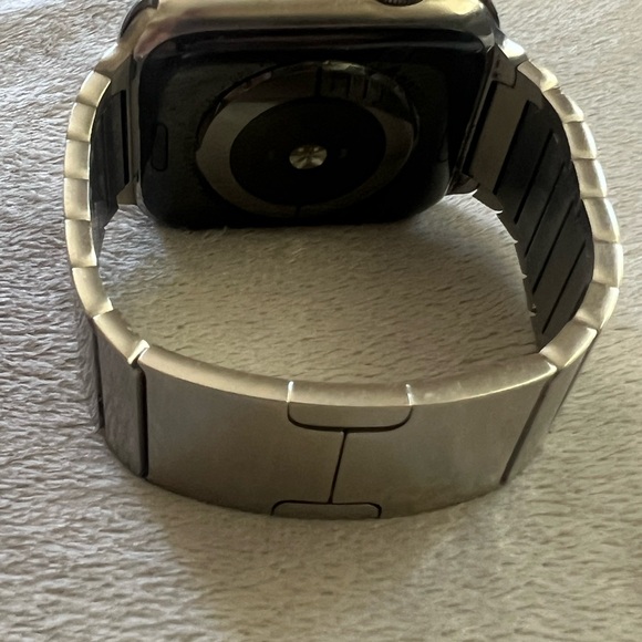 Apple Watch with stainless steel bracelet band/44 mm series 4 ready to pair - Picture 4 of 16